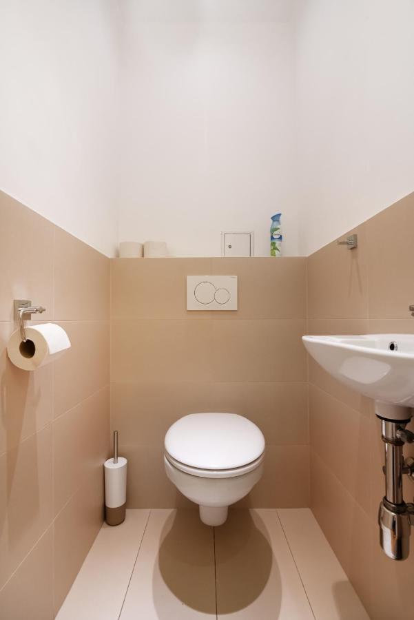 Absolute Ruhelage Im Zentrum Mit Parkplatz Apartment Vienna Exterior photo
