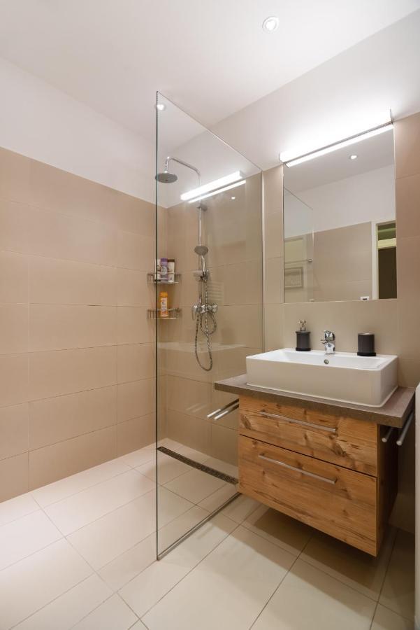 Absolute Ruhelage Im Zentrum Mit Parkplatz Apartment Vienna Exterior photo